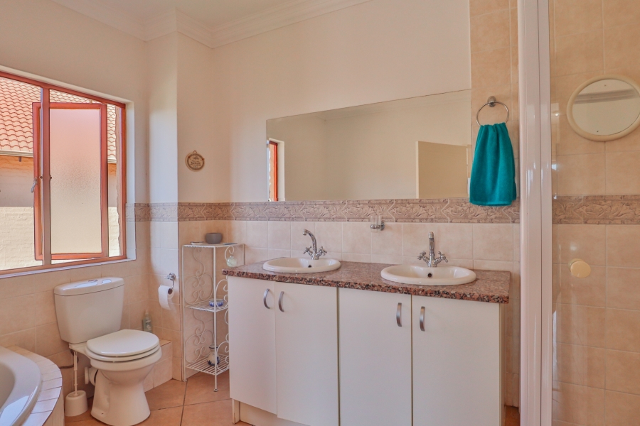 To Let 3 Bedroom Property for Rent in The Coves North West